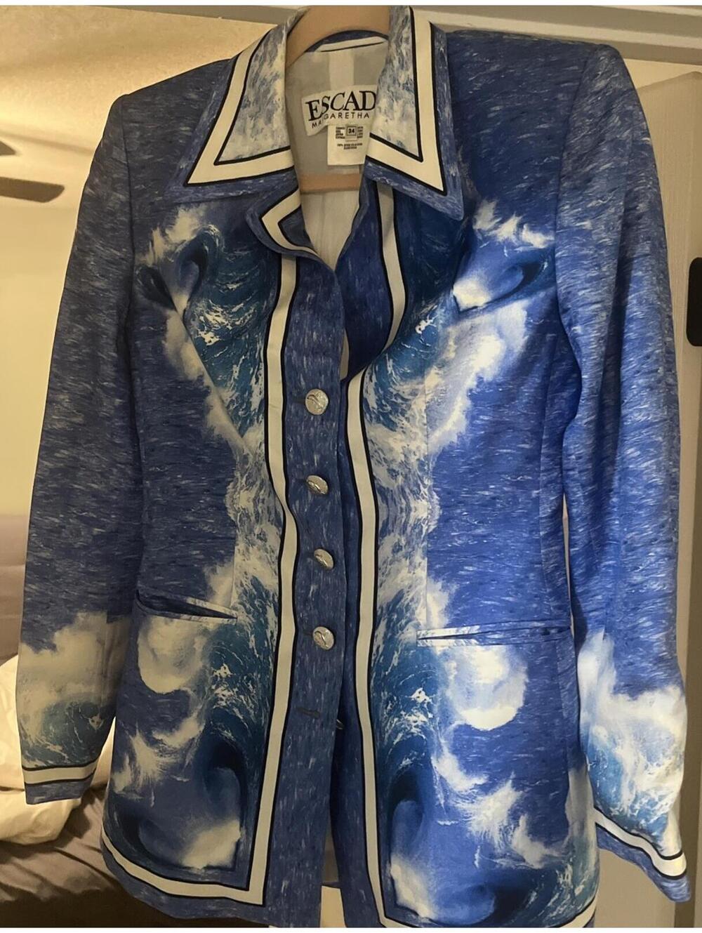 Vtg Escada Margaretha silk blazer w/ Blue wave print w/ dolphin buttons EU 34